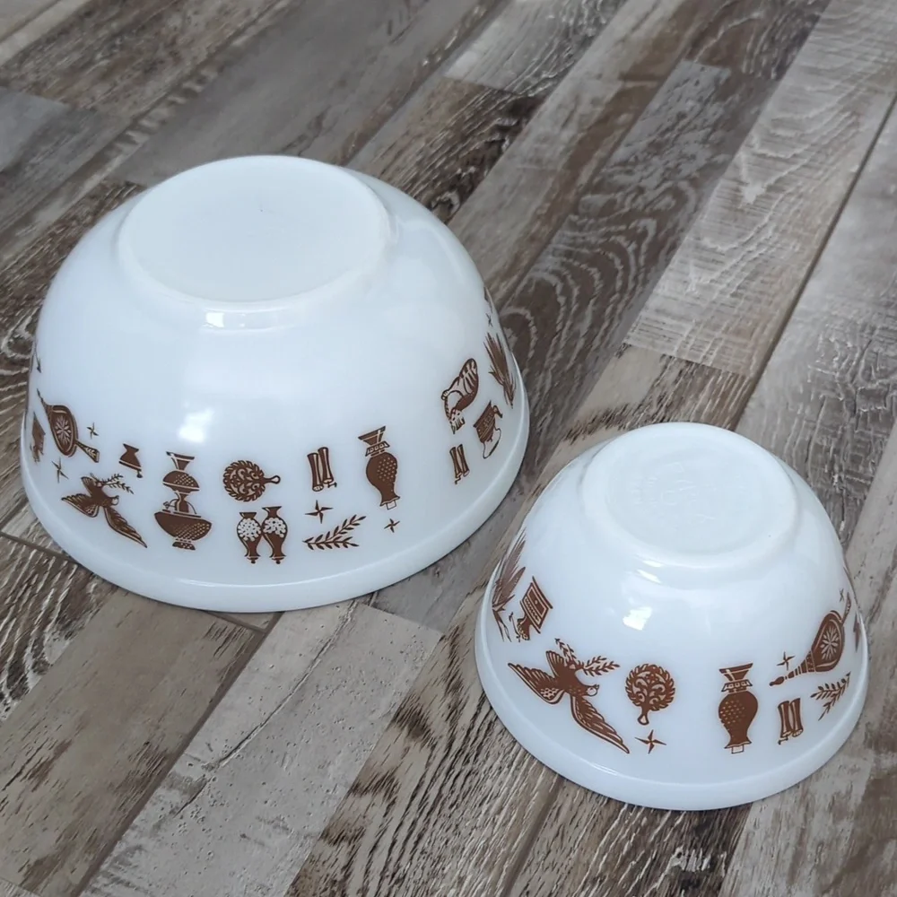 Vintage Pyrex Early American Mixing Bowl Set (2) 2.5 Qt #403 & 1.5 Pt #401 - Picture 12 of 13